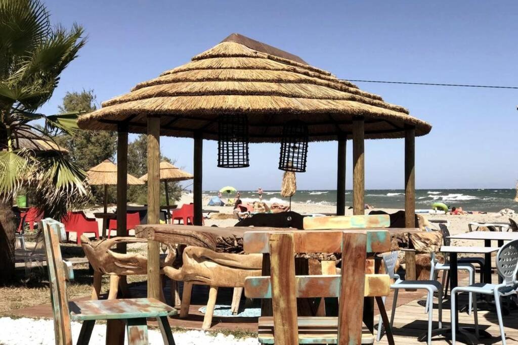 Marine De Bravone T2 Terrasse Front De Mer - Plage Pieds Dans L'Eau - Clim - Piscine - Wifi Linguizzetta Exterior photo