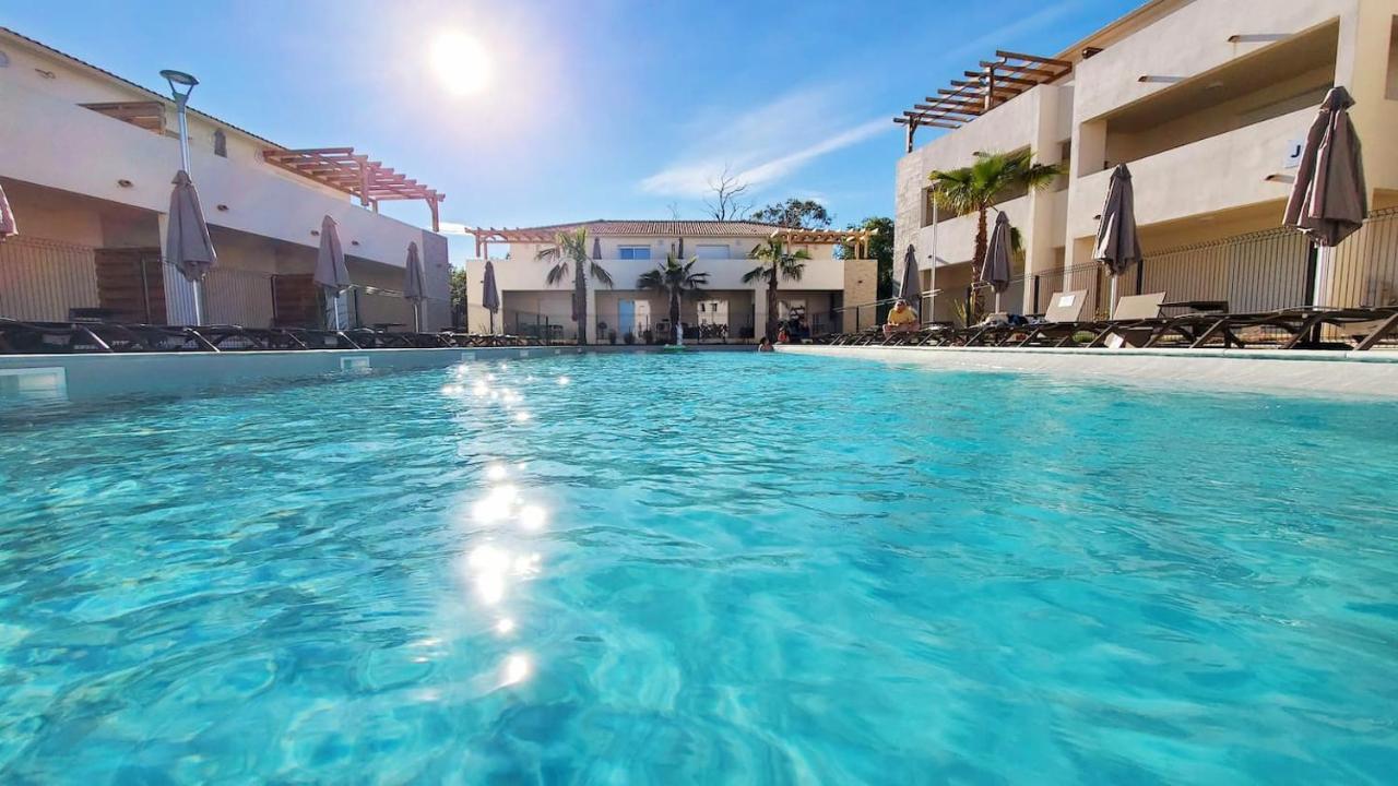 Marine De Bravone T2 Terrasse Front De Mer - Plage Pieds Dans L'Eau - Clim - Piscine - Wifi Linguizzetta Exterior photo
