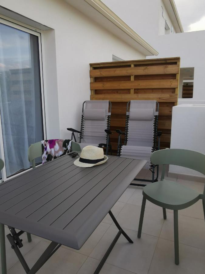 Marine De Bravone T2 Terrasse Front De Mer - Plage Pieds Dans L'Eau - Clim - Piscine - Wifi Linguizzetta Exterior photo