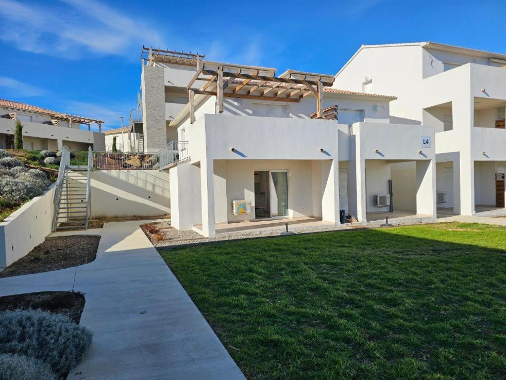 Marine De Bravone T2 Terrasse Front De Mer - Plage Pieds Dans L'Eau - Clim - Piscine - Wifi Linguizzetta Exterior photo